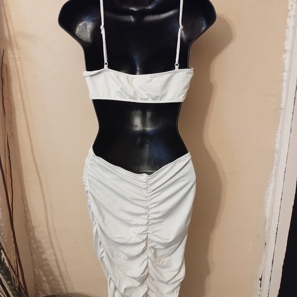 Hearts And Hips Women Back Out Spaghetti Strapped Cropped Top W/ Rudging Mini - Picture 4 of 7